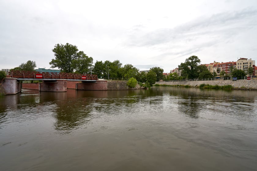 Wrocław widziany z pokładu statku pływającego po Odrze