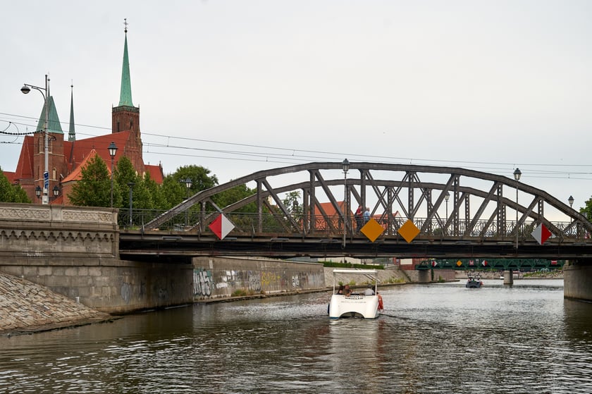 Wrocław widziany z pokładu statku pływającego po Odrze