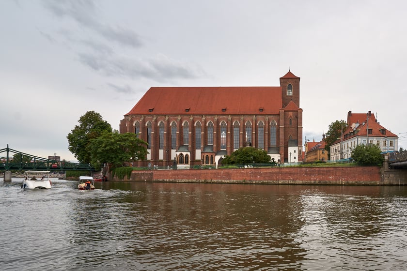 Wrocław widziany z pokładu statku pływającego po Odrze
