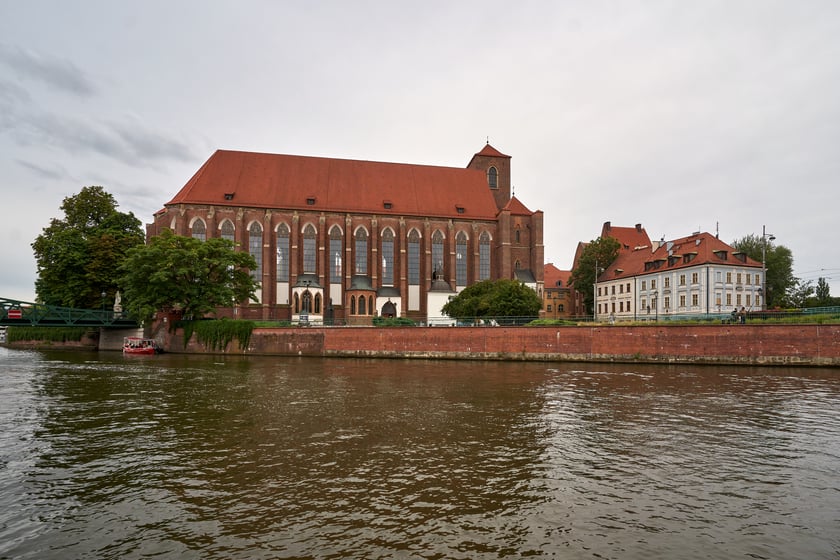 Wrocław widziany z pokładu statku pływającego po Odrze