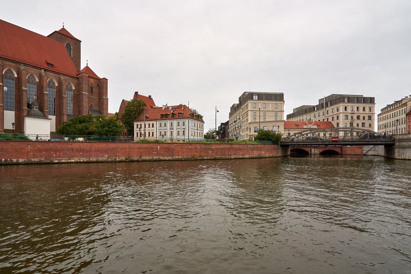 Wrocław widziany z pokładu statku pływającego po Odrze