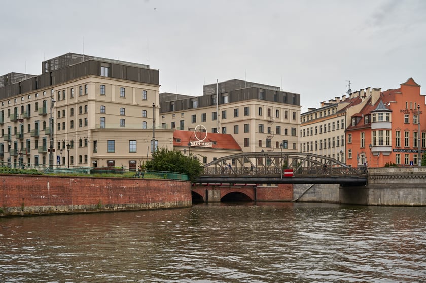 Wrocław widziany z pokładu statku pływającego po Odrze