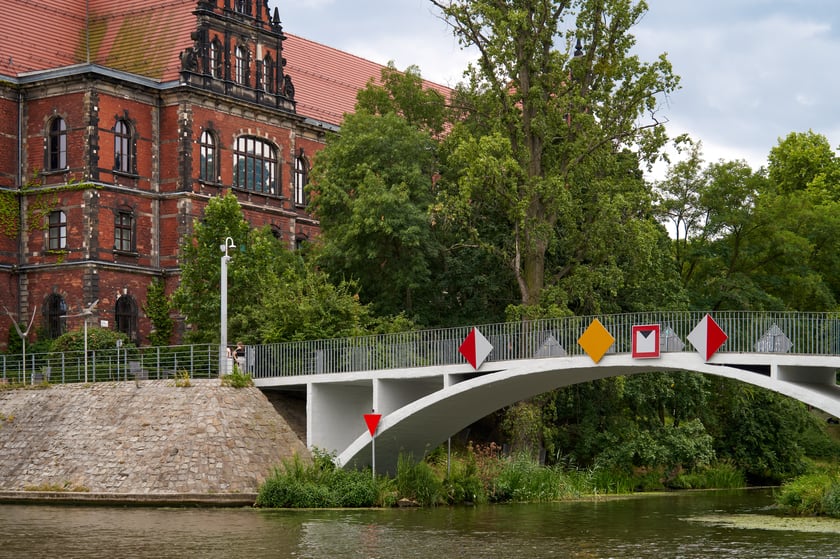 Wrocław widziany z pokładu statku pływającego po Odrze
