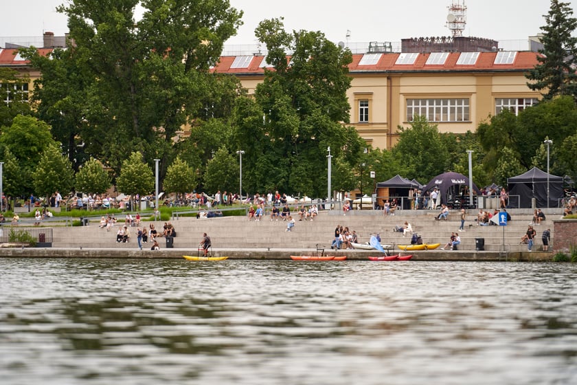 Wrocław widziany z pokładu statku pływającego po Odrze