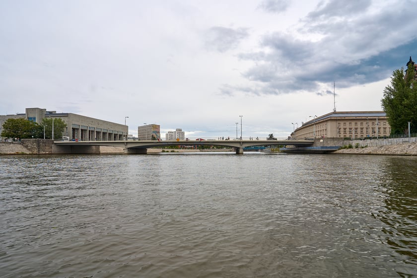 Wrocław widziany z pokładu statku pływającego po Odrze