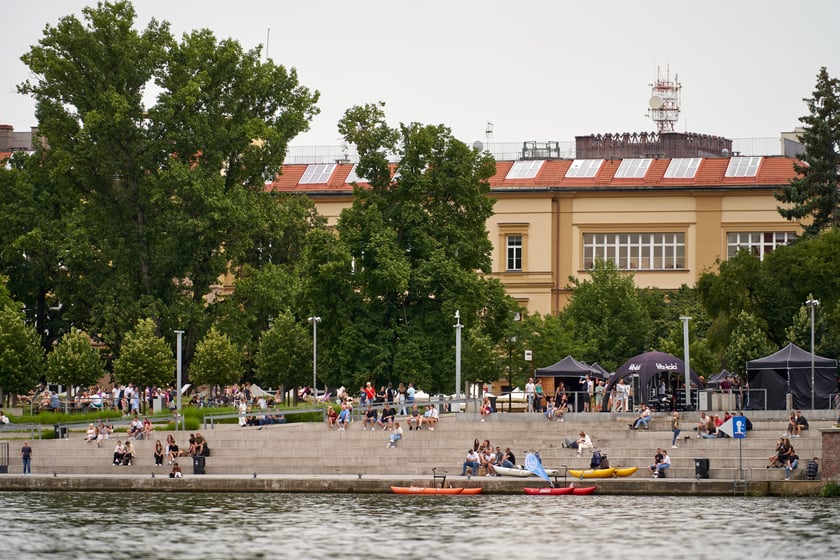 Wrocław widziany z pokładu statku pływającego po Odrze