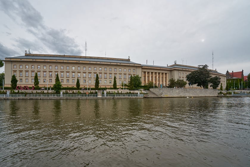 Wrocław widziany z pokładu statku pływającego po Odrze