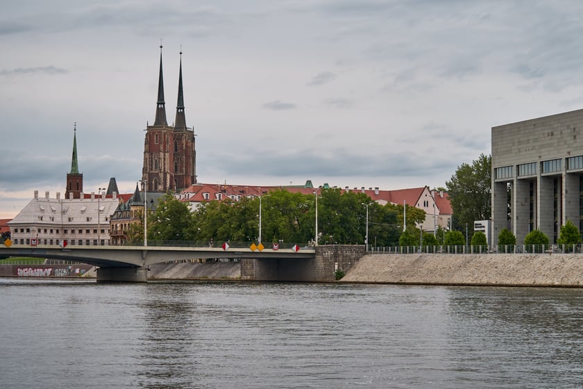 Wrocław widziany z pokładu statku pływającego po Odrze