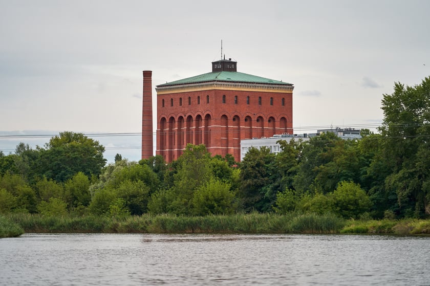 Wrocław widziany z pokładu statku pływającego po Odrze
