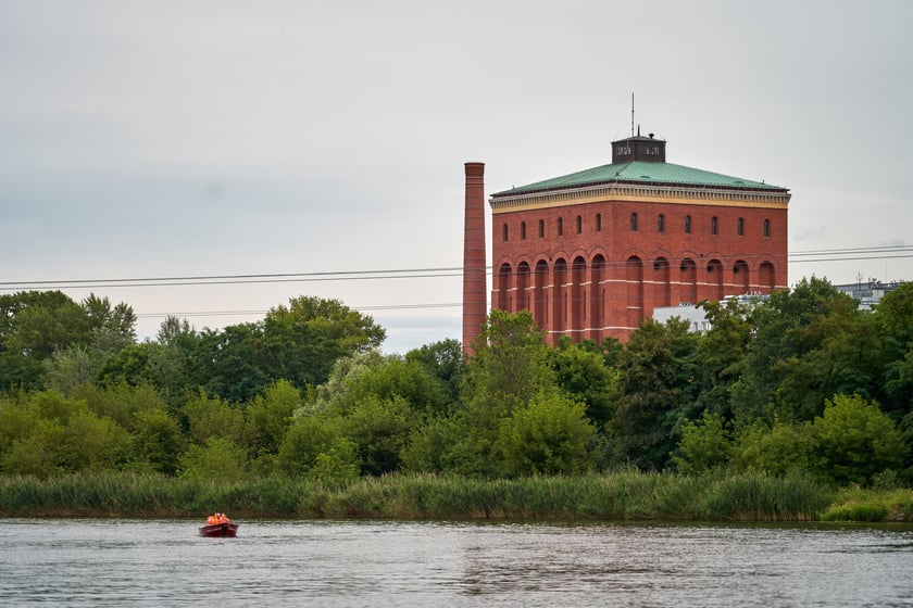 Wrocław widziany z pokładu statku pływającego po Odrze