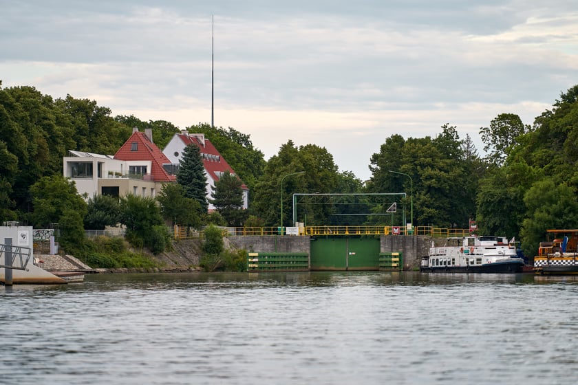 Wrocław widziany z pokładu statku pływającego po Odrze