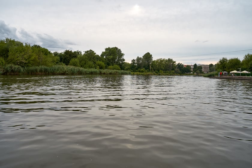 Wrocław widziany z pokładu statku pływającego po Odrze