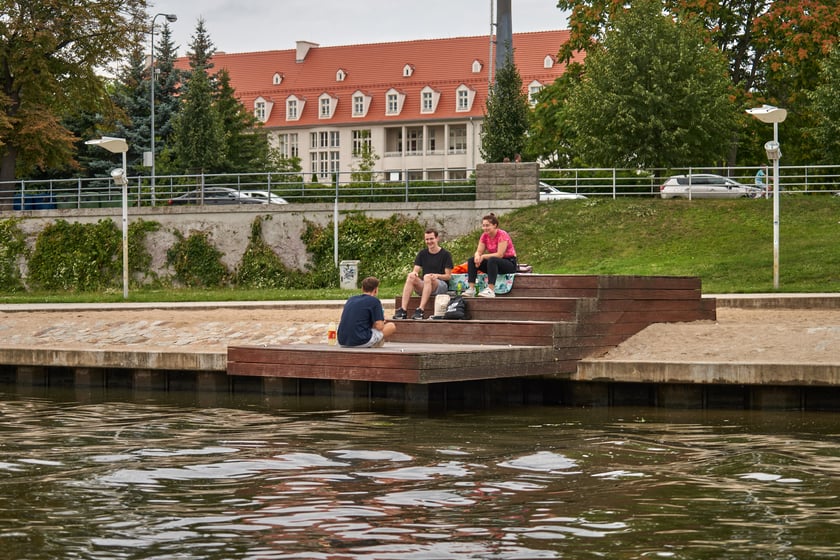 Wrocław widziany z pokładu statku pływającego po Odrze