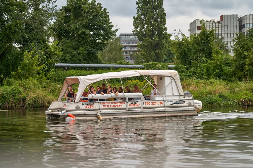 Wrocław widziany z pokładu statku pływającego po Odrze