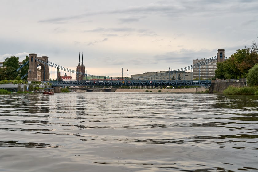 Wrocław widziany z pokładu statku pływającego po Odrze