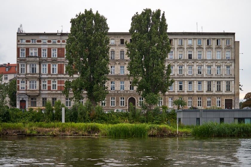 Wrocław widziany z pokładu statku pływającego po Odrze