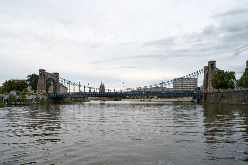 Wrocław widziany z pokładu statku pływającego po Odrze