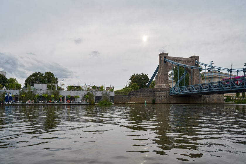 Wrocław widziany z pokładu statku pływającego po Odrze