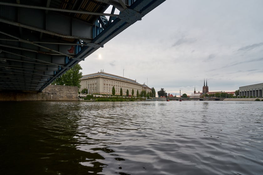 Wrocław widziany z pokładu statku pływającego po Odrze