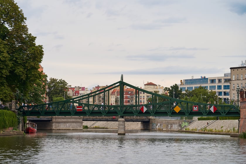 Wrocław widziany z pokładu statku pływającego po Odrze