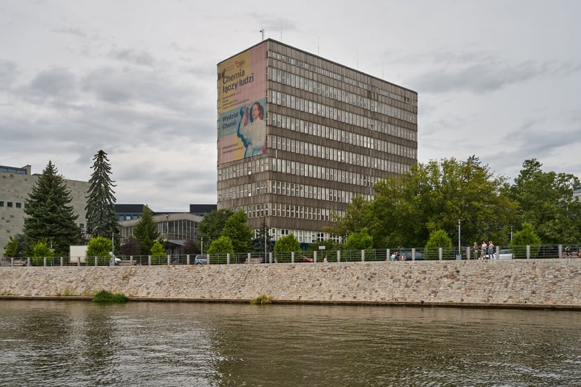 Wrocław widziany z pokładu statku pływającego po Odrze