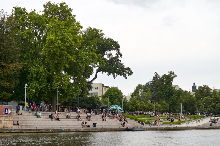 Wrocław widziany z pokładu statku pływającego po Odrze