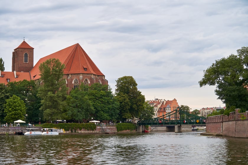 Wrocław widziany z pokładu statku pływającego po Odrze