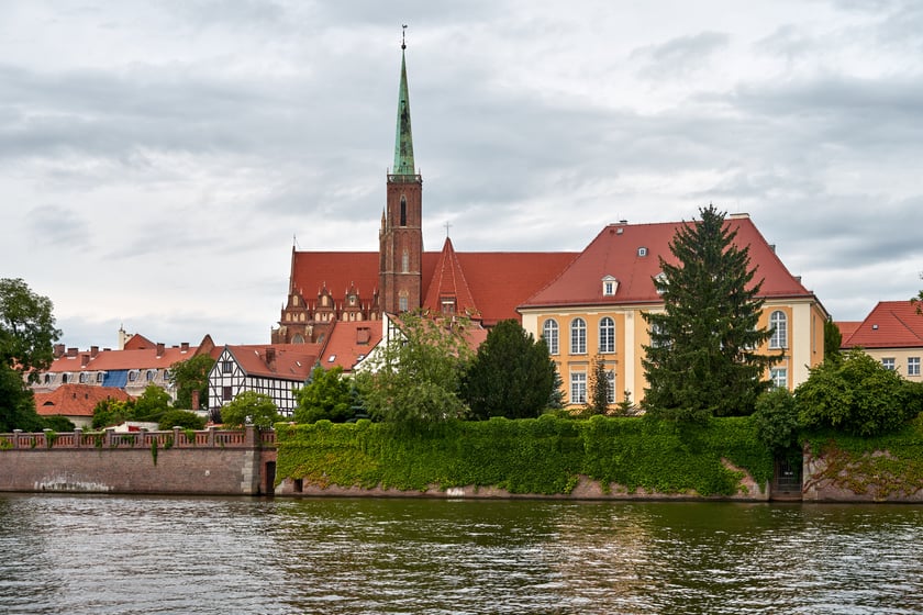 Wrocław widziany z pokładu statku pływającego po Odrze