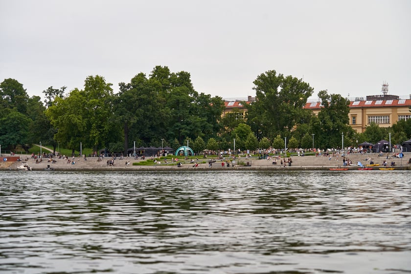 Wrocław widziany z pokładu statku pływającego po Odrze