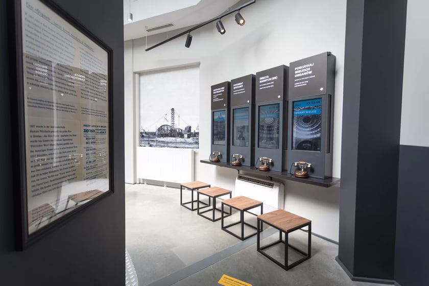 Visitor Centre to turystyczna brama do Hali Stulecia oraz interaktywna, multimedialna wystawa przybliżająca zwiedzającym historię zabytku klasy UNESCO, jakim jest Hala Stulecia.