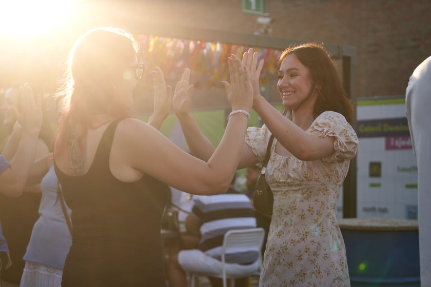 Uczestnicy potańcówki. Rozgrzewające rytmy latino i bachata na szczycie Galerii Dominikańskiej [ZDJĘCIA]