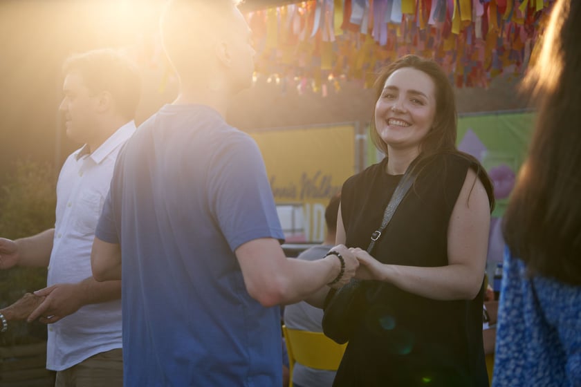 Uczestnicy potańcówki. Rozgrzewające rytmy latino i bachata na szczycie Galerii Dominikańskiej [ZDJĘCIA]