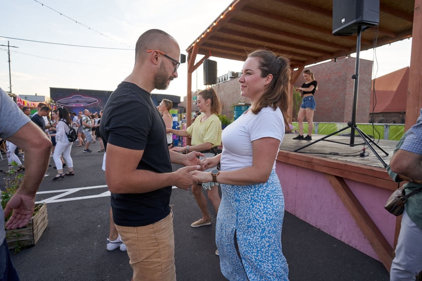 Uczestnicy potańcówki. Rozgrzewające rytmy latino i bachata na szczycie Galerii Dominikańskiej [ZDJĘCIA]