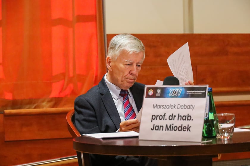 prof. Jan Miodem podczas debaty oksfordzkiej&nbsp;