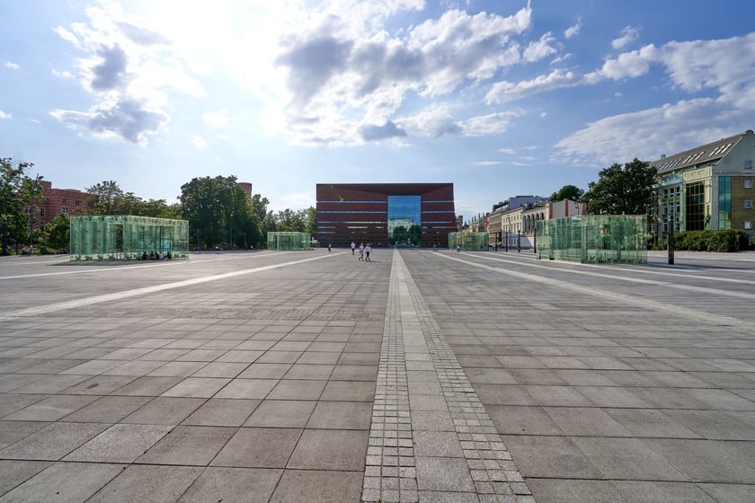 pl. Wolności i Narodowe Forum Muzyki