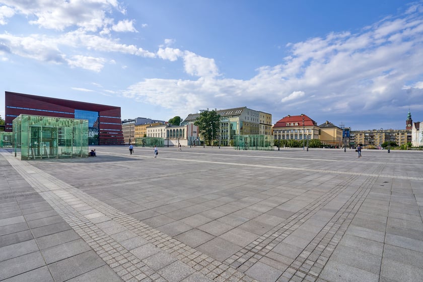pl. Wolności i Narodowe Forum Muzyki