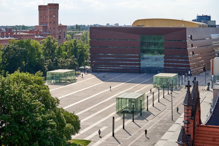 pl. Wolności i Narodowe Forum Muzyki