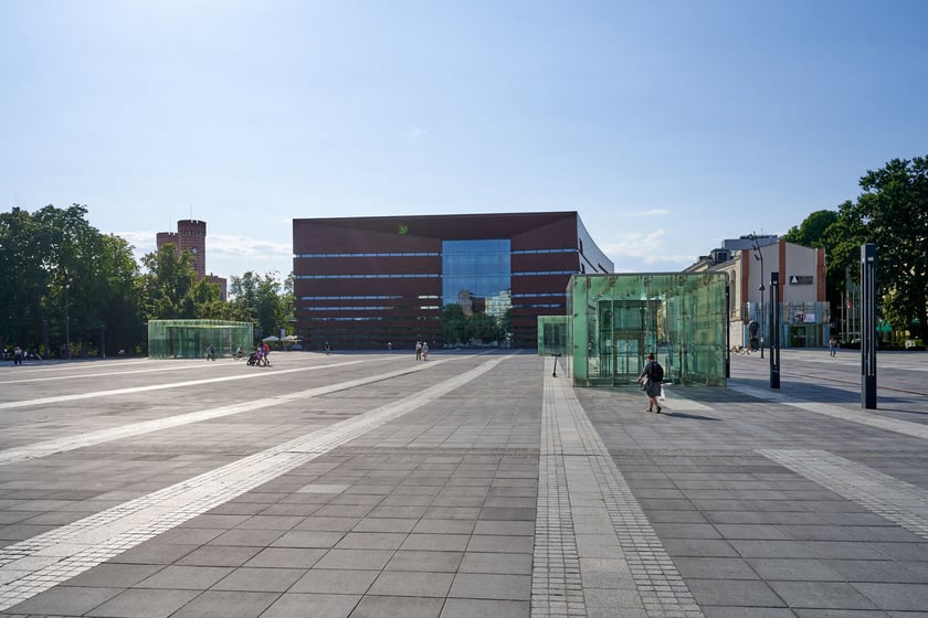 pl. Wolności i Narodowe Forum Muzyki