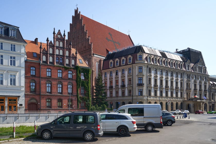 pl. Wolności i Narodowe Forum Muzyki