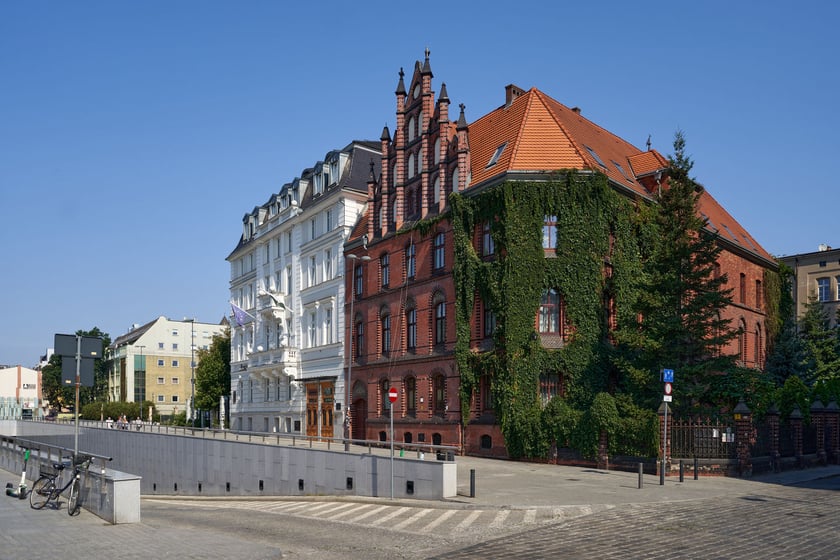 pl. Wolności i Narodowe Forum Muzyki