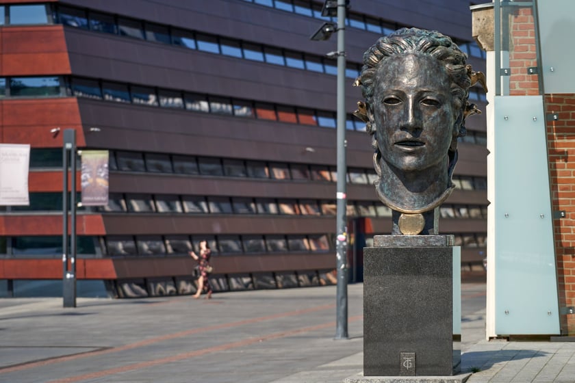 pl. Wolności i Narodowe Forum Muzyki