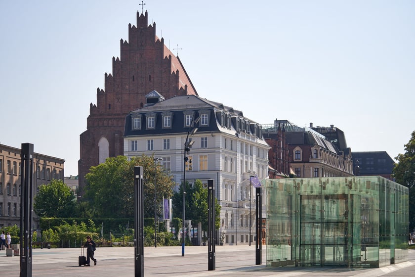 pl. Wolności i Narodowe Forum Muzyki