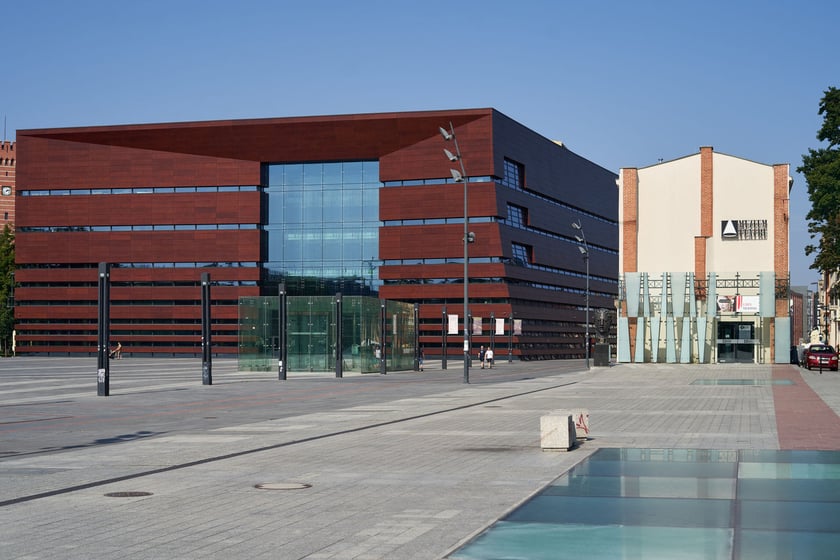 pl. Wolności i Narodowe Forum Muzyki