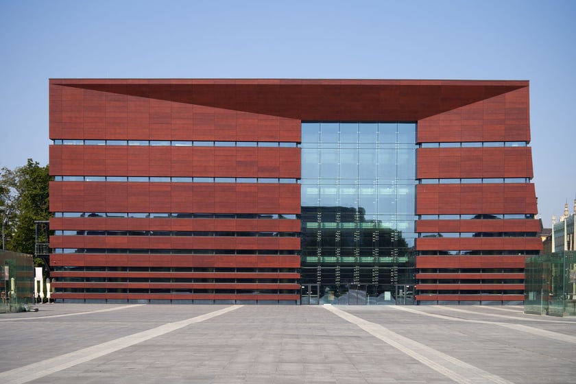 pl. Wolności i Narodowe Forum Muzyki