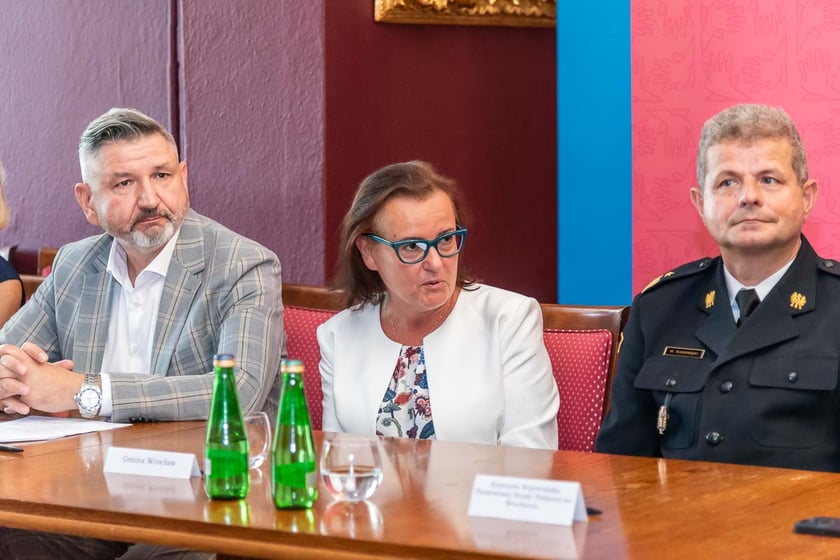 Podpisywanie listu intencyjnego w sprawie wsp&oacute;lnej realizacji programu &bdquo;Porusz serce&rdquo;