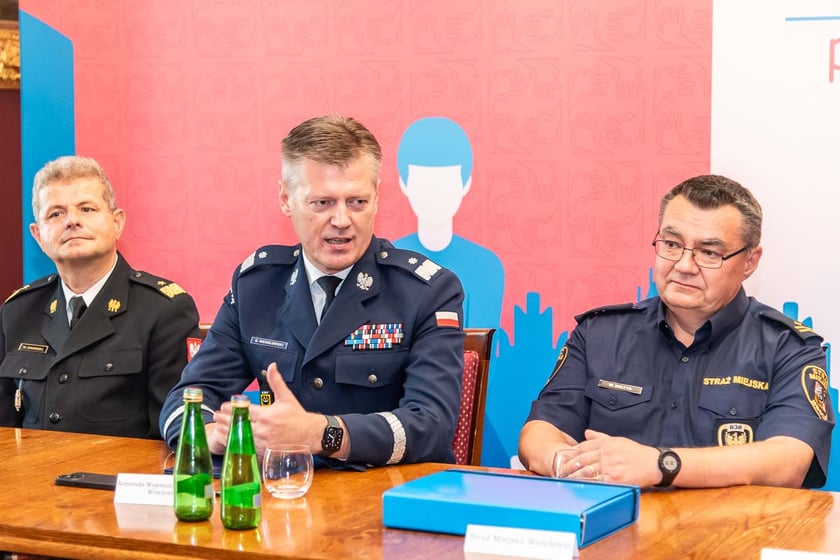 Podpisywanie listu intencyjnego w sprawie wsp&oacute;lnej realizacji programu &bdquo;Porusz serce&rdquo;