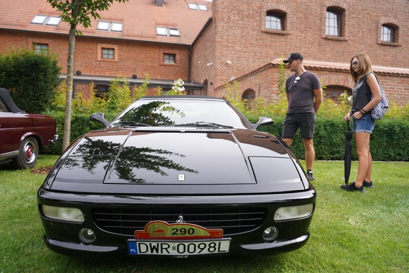 MotoClassic na Zamku Topacz - kultowe i współczczesne pojazdy