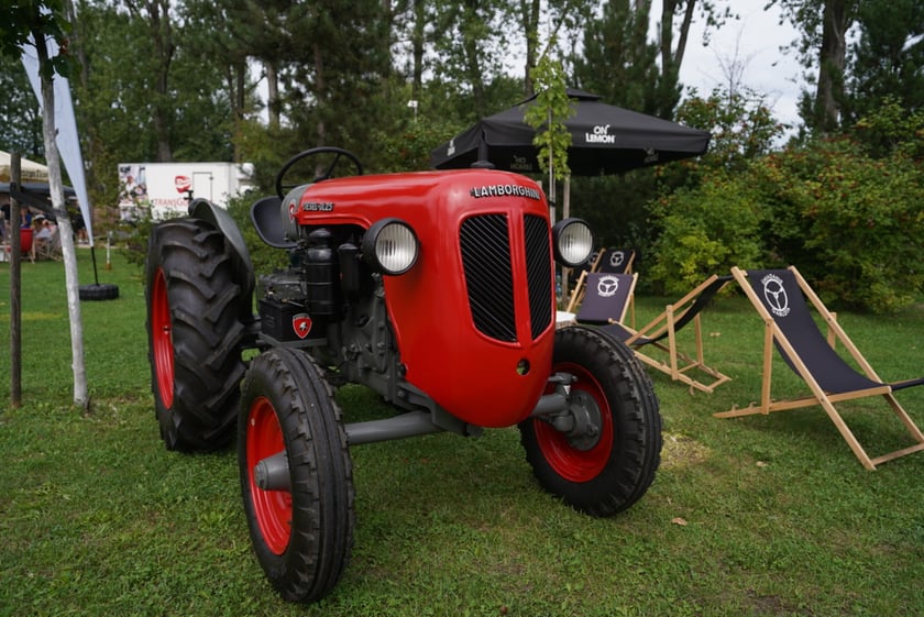 MotoClassic na Zamku Topacz - kultowe i współczczesne pojazdy