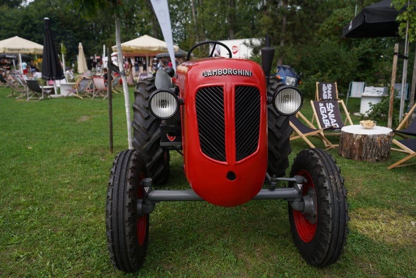 MotoClassic na Zamku Topacz - kultowe i współczczesne pojazdy