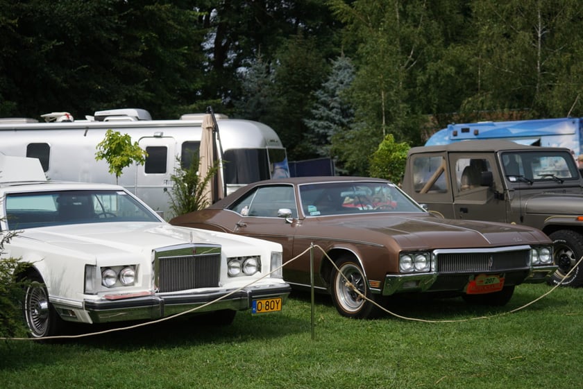 MotoClassic na Zamku Topacz - kultowe i współczczesne pojazdy